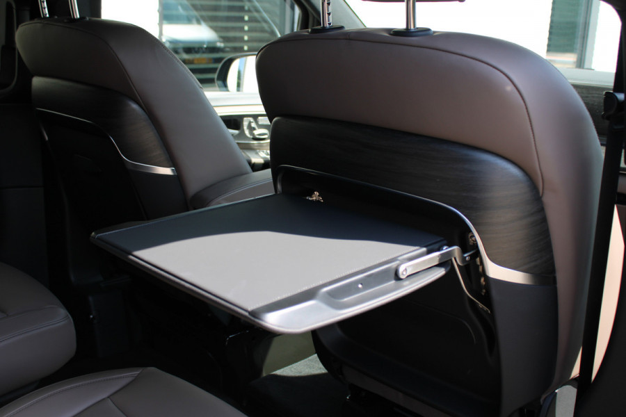 Mercedes-Benz V-Klasse 300d / XXL / AMG / Exclusive / 4-Matic / 7 Pers / Luchtv / Elec Stoel / 360 Cam / Burmester / Vol Opties / NIEUWSTAAT