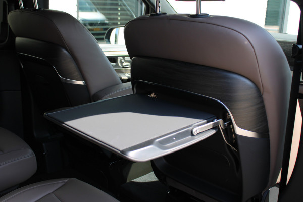 Mercedes-Benz V-Klasse 300d / XXL / AMG / Exclusive / 4-Matic / 7 Pers / Luchtv / Elec Stoel / 360 Cam / Burmester / Vol Opties / NIEUWSTAAT
