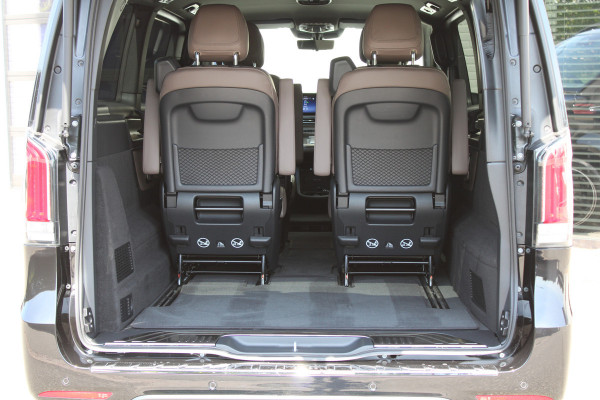 Mercedes-Benz V-Klasse 300d / XXL / AMG / Exclusive / 4-Matic / 7 Pers / Luchtv / Elec Stoel / 360 Cam / Burmester / Vol Opties / NIEUWSTAAT