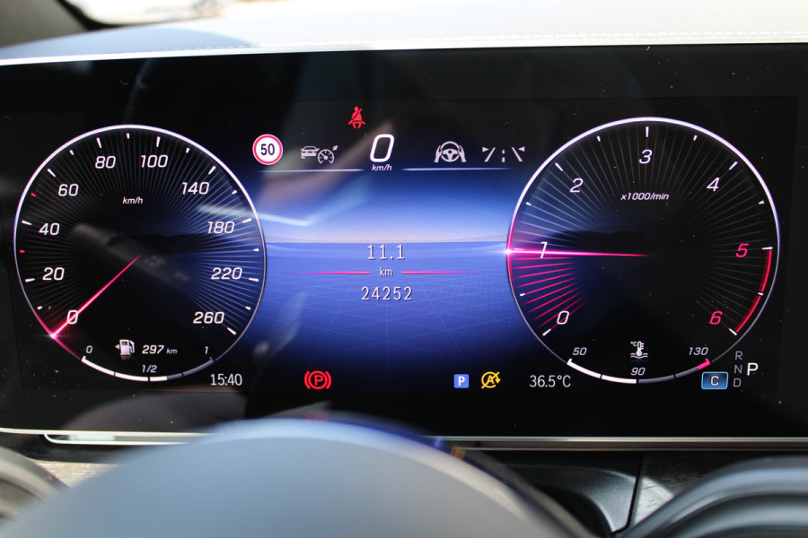 Mercedes-Benz V-Klasse 300d / XXL / AMG / Exclusive / 4-Matic / 7 Pers / Luchtv / Elec Stoel / 360 Cam / Burmester / Vol Opties / NIEUWSTAAT