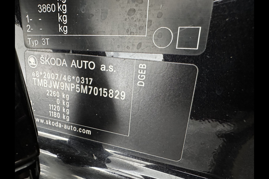 Škoda Superb Combi 1.4 TSI iV Sportline Business (Plug-in) (INCL.BTW) Aut. *PANO | LEATHER-MICROFIBRE | FULL-LED | DIGI-COCKPIT | HEATED-SPORTSEATS | KEYLESS | DAB+ | NAVI-FULLMAP | PRIVACYGLASS | SHIFT-PADDLES | AMBIENT-LIGHT | ECC | PDC | CRUSIE |