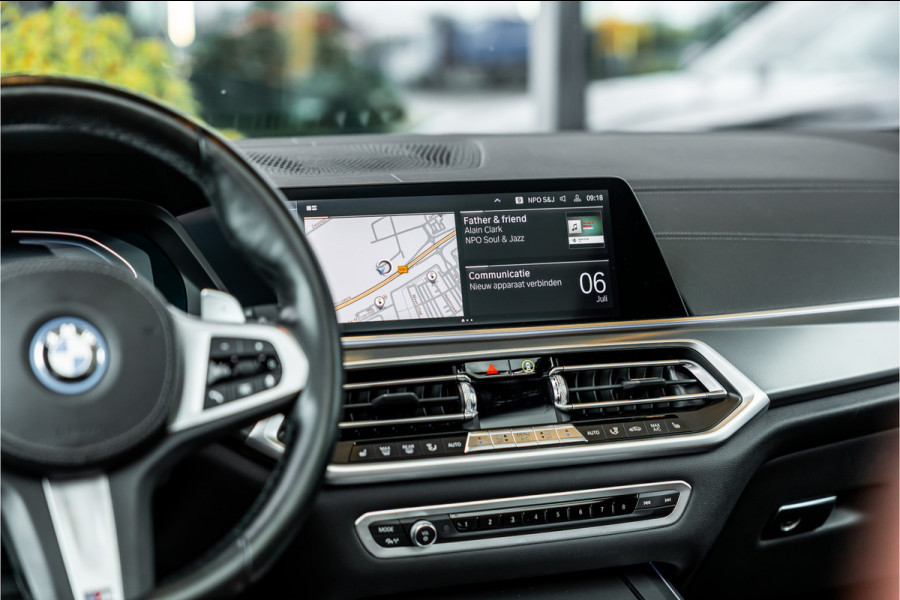 BMW X5 xDrive45e High Executive - M Sport | Panorama | Swarovski | Elek. Trekhaak | Luchtvering