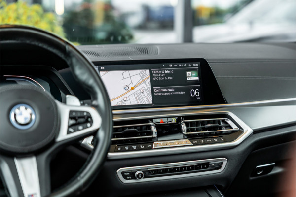 BMW X5 xDrive45e High Executive - M Sport | Panorama | Swarovski | Elek. Trekhaak | Luchtvering