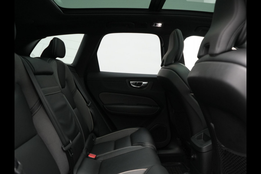 Volvo XC60 Recharge T8 AWD R-Design PHEV 391pk Dealer O.H. | Panodak | Luchtvering | Head Up | Camera | Harman & Kardon | Sportstoelen Memory & Verwarmd | 21"L.M | Apple Carplay | Keyless | Blis | Virtual | Navigatie | DAB | Plug In Hybrid