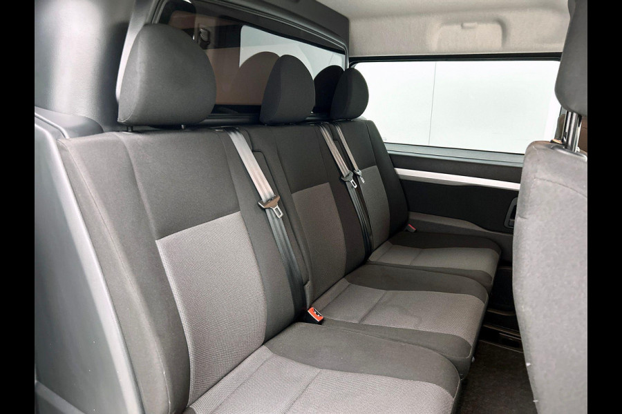 Opel Vivaro 145pk L3H1 Dubbele Cabine Sport Edition Navigatie Climate Control Trekhaak Trekhaak Parkeer sensoren Lichtmetalen Velgen