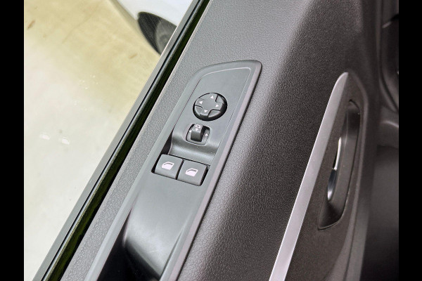 Opel Vivaro 145pk L3H1 Dubbele Cabine Sport Edition Navigatie Climate Control Trekhaak Trekhaak Parkeer sensoren Lichtmetalen Velgen