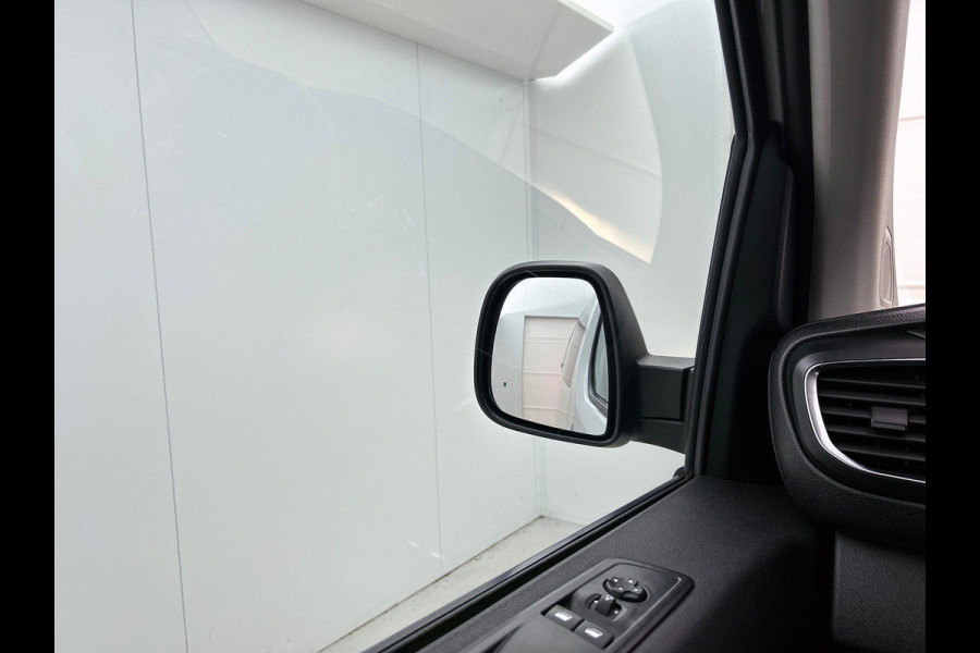 Opel Vivaro 145pk L3H1 Dubbele Cabine Sport Edition Navigatie Climate Control Trekhaak Trekhaak Parkeer sensoren Lichtmetalen Velgen