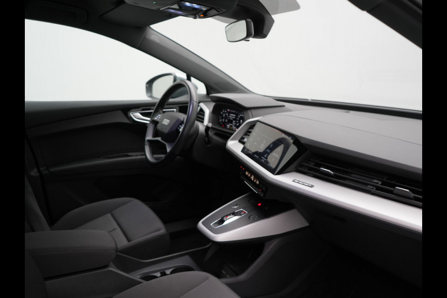 Audi Q4 e-tron 50 quattro Advanced edition 82 kWh 300pk Dealer O.H. | Apple Carplay | Voorstoelen Verwarmd | Navigatie Plus | 19"L.M | LED | Cruise Control | DAB | Virtual |