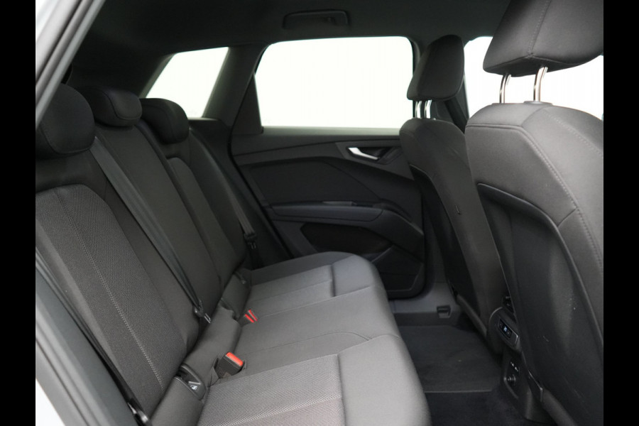Audi Q4 e-tron 50 quattro Advanced edition 82 kWh 300pk Dealer O.H. | Apple Carplay | Voorstoelen Verwarmd | Navigatie Plus | 19"L.M | LED | Cruise Control | DAB | Virtual |