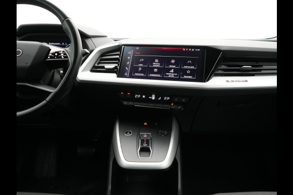 Audi Q4 e-tron 50 quattro Advanced edition 82 kWh 300pk Dealer O.H. | Apple Carplay | Voorstoelen Verwarmd | Navigatie Plus | 19"L.M | LED | Cruise Control | DAB | Virtual |