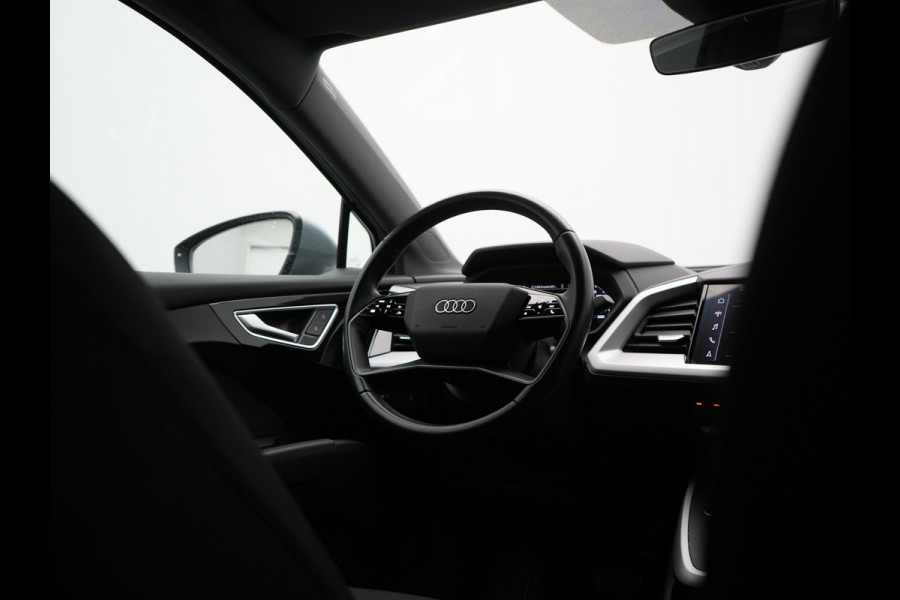 Audi Q4 e-tron 50 quattro Advanced edition 82 kWh 300pk Dealer O.H. | Apple Carplay | Voorstoelen Verwarmd | Navigatie Plus | 19"L.M | LED | Cruise Control | DAB | Virtual |