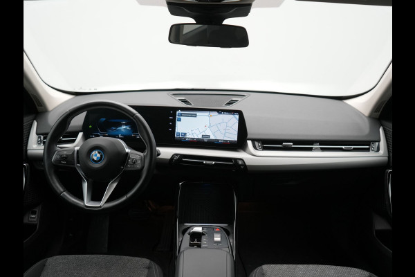 BMW iX1 xDrive30 67 kWh 313pk Dealer O.H. | Adaptief M Onderstel | Camera | Cruise Control | Stoelverwarming | Widescreen Navi | Park Assist | Apple Carplay | Navigatie | DAB | Standkachel |