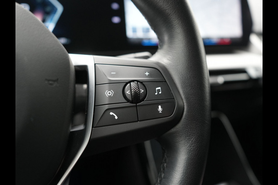 BMW iX1 xDrive30 67 kWh 313pk Dealer O.H. | Adaptief M Onderstel | Camera | Cruise Control | Stoelverwarming | Widescreen Navi | Park Assist | Apple Carplay | Navigatie | DAB | Standkachel |