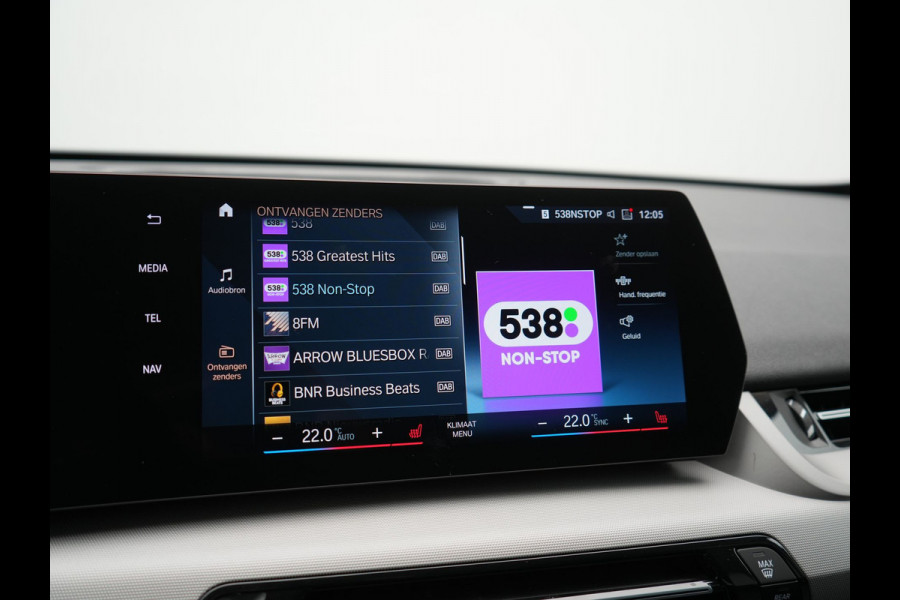 BMW iX1 xDrive30 67 kWh 313pk Dealer O.H. | Adaptief M Onderstel | Camera | Cruise Control | Stoelverwarming | Widescreen Navi | Park Assist | Apple Carplay | Navigatie | DAB | Standkachel |