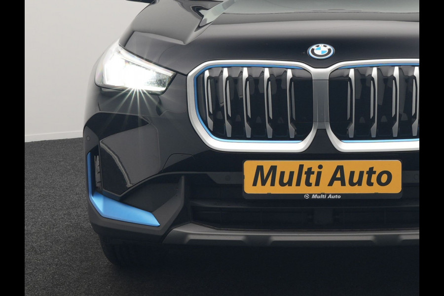 BMW iX1 xDrive30 67 kWh 313pk Dealer O.H. | Adaptief M Onderstel | Camera | Cruise Control | Stoelverwarming | Widescreen Navi | Park Assist | Apple Carplay | Navigatie | DAB | Standkachel |
