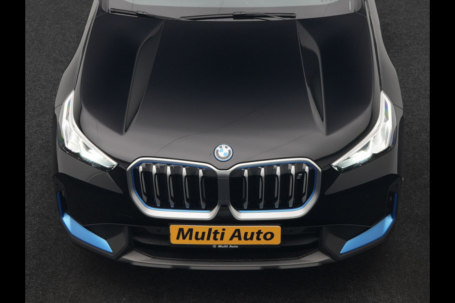 BMW iX1 xDrive30 67 kWh 313pk Dealer O.H. | Adaptief M Onderstel | Camera | Cruise Control | Stoelverwarming | Widescreen Navi | Park Assist | Apple Carplay | Navigatie | DAB | Standkachel |