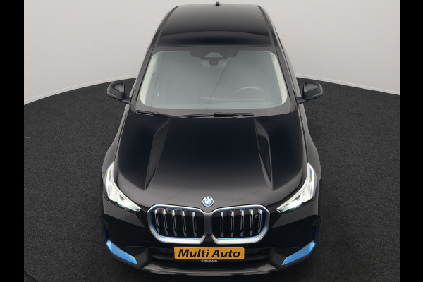BMW iX1 xDrive30 67 kWh 313pk Dealer O.H. | Adaptief M Onderstel | Camera | Cruise Control | Stoelverwarming | Widescreen Navi | Park Assist | Apple Carplay | Navigatie | DAB | Standkachel |