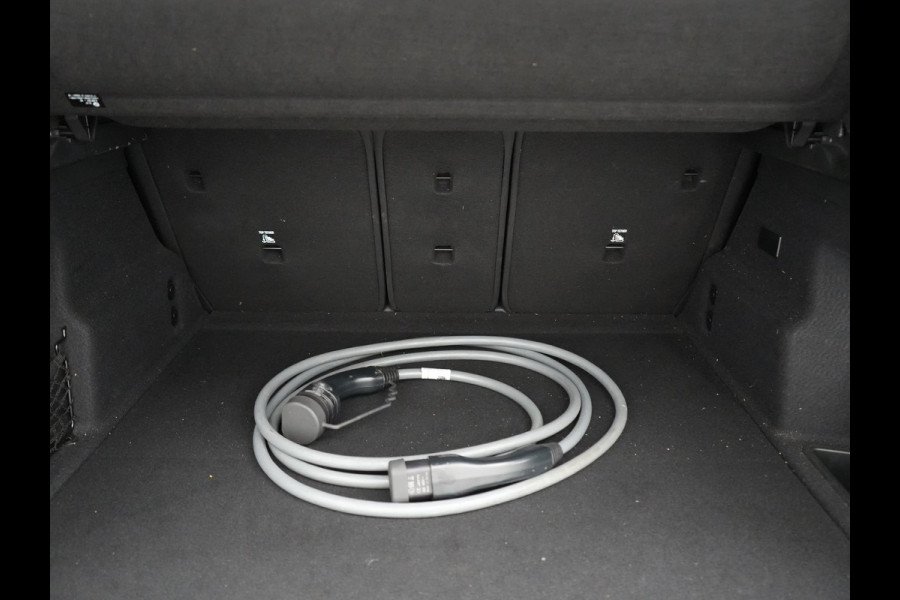 BMW iX1 xDrive30 67 kWh 313pk Dealer O.H. | Adaptief M Onderstel | Camera | Cruise Control | Stoelverwarming | Widescreen Navi | Park Assist | Apple Carplay | Navigatie | DAB | Standkachel |