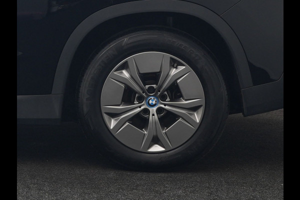 BMW iX1 xDrive30 67 kWh 313pk Dealer O.H. | Adaptief M Onderstel | Camera | Cruise Control | Stoelverwarming | Widescreen Navi | Park Assist | Apple Carplay | Navigatie | DAB | Standkachel |