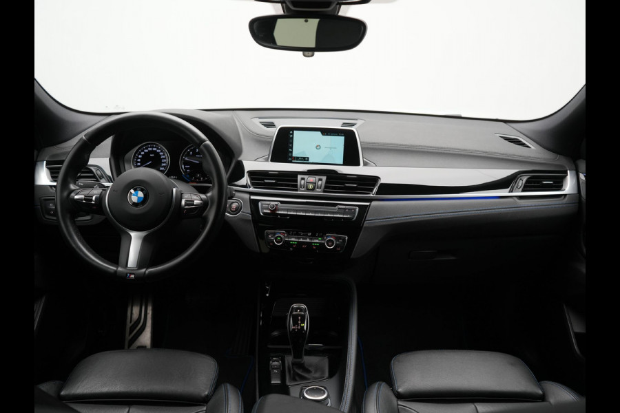 BMW X2 sDrive18i M Sport 140pk Dealer O.H. | Camera | Lederen Sportstoelen Verwarmd | Led Koplampen | Sfeerverlichting | Standkachel | Navigatie | DAB | 19''L.M. |