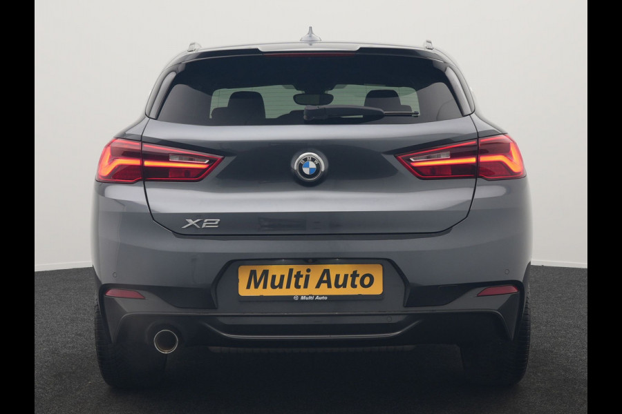 BMW X2 sDrive18i M Sport 140pk Dealer O.H. | Camera | Lederen Sportstoelen Verwarmd | Led Koplampen | Sfeerverlichting | Standkachel | Navigatie | DAB | 19''L.M. |