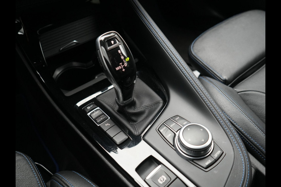 BMW X2 sDrive18i M Sport 140pk Dealer O.H. | Camera | Lederen Sportstoelen Verwarmd | Led Koplampen | Sfeerverlichting | Standkachel | Navigatie | DAB | 19''L.M. |