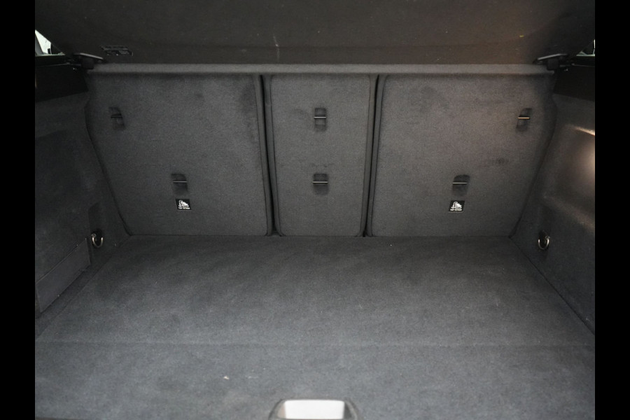 BMW X2 sDrive18i M Sport 140pk Dealer O.H. | Camera | Lederen Sportstoelen Verwarmd | Led Koplampen | Sfeerverlichting | Standkachel | Navigatie | DAB | 19''L.M. |