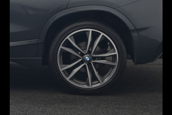 BMW X2 sDrive18i M Sport 140pk Dealer O.H. | Camera | Lederen Sportstoelen Verwarmd | Led Koplampen | Sfeerverlichting | Standkachel | Navigatie | DAB | 19''L.M. |