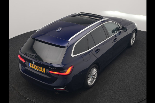 BMW 3 Serie Touring 330e Luxury Line PHEV 293pk Dealer O.H. | Trekhaak Af Fabriek | Panodak | Head Up | Adaptive Cruise | Laser LED | Camera | Lederen Comfortstoelen Verwarmd | Sfeerverlichting | Keyless | Blis | Apple Carplay | Navigatie | DAB | Plug In Hybrid |