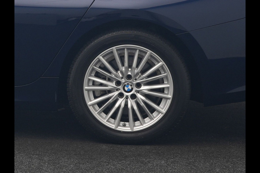 BMW 3 Serie Touring 330e Luxury Line PHEV 293pk Dealer O.H. | Trekhaak Af Fabriek | Panodak | Head Up | Adaptive Cruise | Laser LED | Camera | Lederen Comfortstoelen Verwarmd | Sfeerverlichting | Keyless | Blis | Apple Carplay | Navigatie | DAB | Plug In Hybrid |
