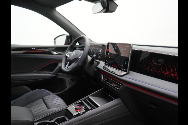 Volkswagen Tiguan 1.5 eHybrid R-Line Edition PHEV 204pk Dealer O.H. | Panodak | Adaptive Cruise | Head Up | 360 Camera | IQ Light | Sportstoelen Massage & Memory | Sfeerverlichting | Keyless | Blis | Apple Carplay | Navigatie | DAB | Plug In Hybrid |