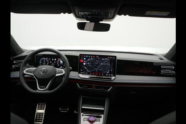 Volkswagen Tiguan 1.5 eHybrid R-Line Edition PHEV 204pk Dealer O.H. | Panodak | Adaptive Cruise | Head Up | 360 Camera | IQ Light | Sportstoelen Massage & Memory | Sfeerverlichting | Keyless | Blis | Apple Carplay | Navigatie | DAB | Plug In Hybrid |