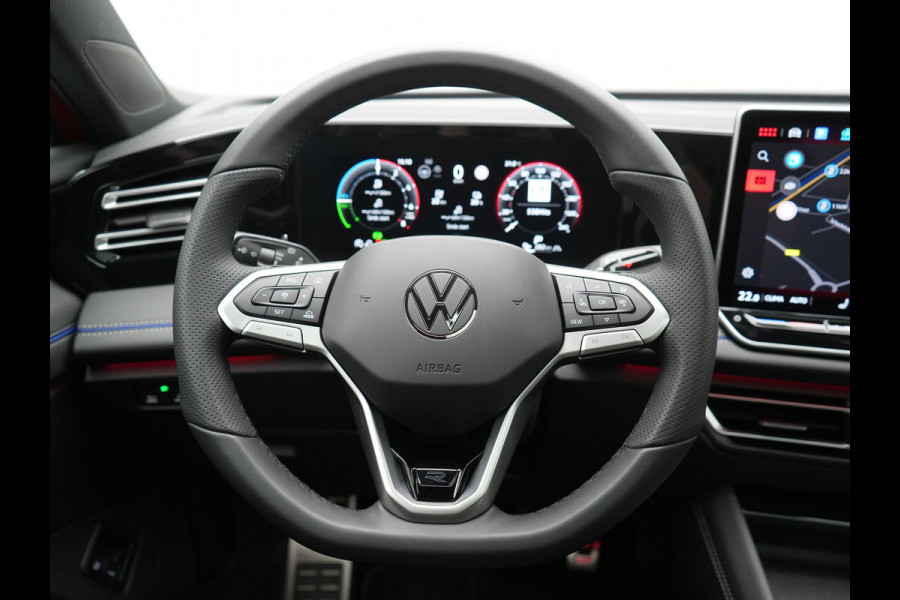 Volkswagen Tiguan 1.5 eHybrid R-Line Edition PHEV 204pk Dealer O.H. | Panodak | Adaptive Cruise | Head Up | 360 Camera | IQ Light | Sportstoelen Massage & Memory | Sfeerverlichting | Keyless | Blis | Apple Carplay | Navigatie | DAB | Plug In Hybrid |