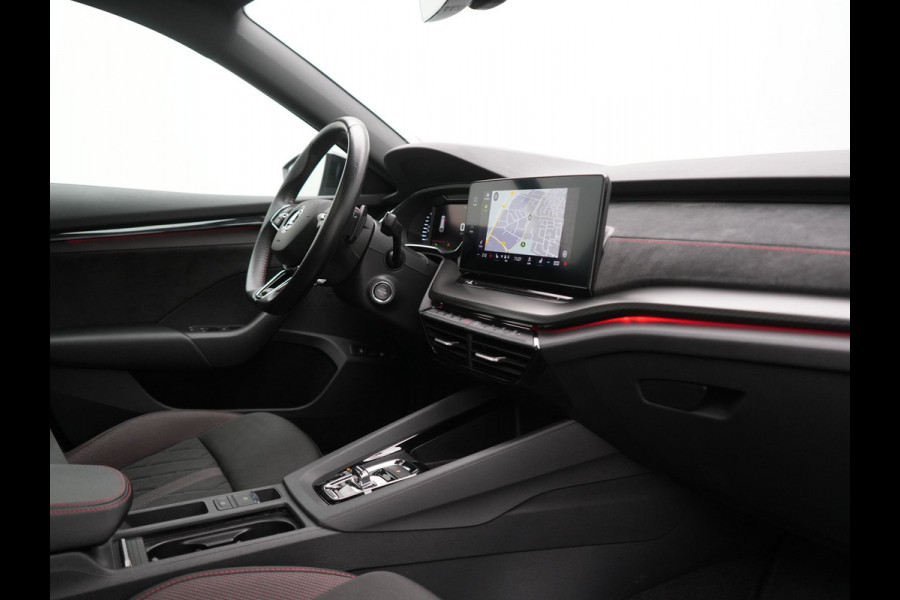 Škoda Octavia Combi 1.4 TSI iV RS PHEV 245pk Dealer O.H. | Panodak | Adaptive Cruise | Camera | Sportstoelen Verwarmd | Sfeerverlichting | Apple Carplay | Crystal LED | Keyless | Navigatie | DAB | Virtual Cockpit | 19"L.M | Plug In Hybrid |