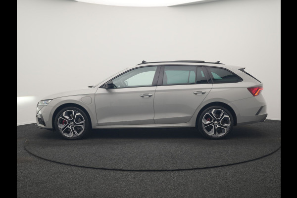 Škoda Octavia Combi 1.4 TSI iV RS PHEV 245pk Dealer O.H. | Panodak | Adaptive Cruise | Camera | Sportstoelen Verwarmd | Sfeerverlichting | Apple Carplay | Crystal LED | Keyless | Navigatie | DAB | Virtual Cockpit | 19"L.M | Plug In Hybrid |