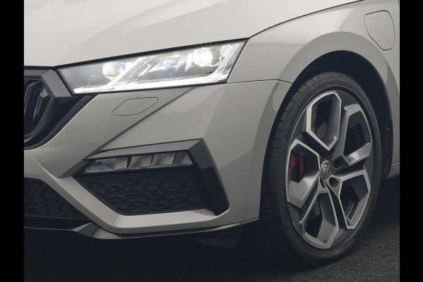 Škoda Octavia Combi 1.4 TSI iV RS PHEV 245pk Dealer O.H. | Panodak | Adaptive Cruise | Camera | Sportstoelen Verwarmd | Sfeerverlichting | Apple Carplay | Crystal LED | Keyless | Navigatie | DAB | Virtual Cockpit | 19"L.M | Plug In Hybrid |