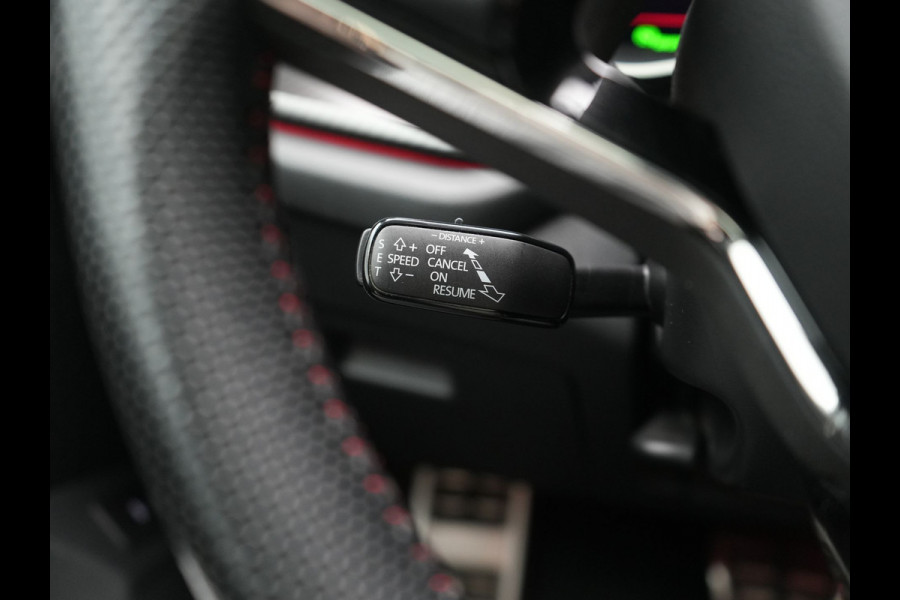 Škoda Octavia Combi 1.4 TSI iV RS PHEV 245pk Dealer O.H. | Panodak | Adaptive Cruise | Camera | Sportstoelen Verwarmd | Sfeerverlichting | Apple Carplay | Crystal LED | Keyless | Navigatie | DAB | Virtual Cockpit | 19"L.M | Plug In Hybrid |