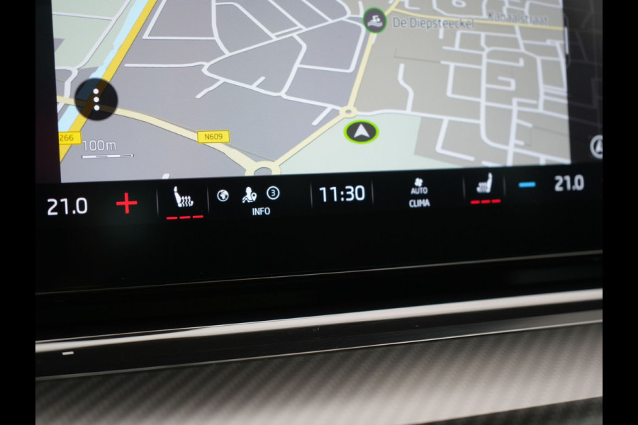 Škoda Octavia Combi 1.4 TSI iV RS PHEV 245pk Dealer O.H. | Panodak | Adaptive Cruise | Camera | Sportstoelen Verwarmd | Sfeerverlichting | Apple Carplay | Crystal LED | Keyless | Navigatie | DAB | Virtual Cockpit | 19"L.M | Plug In Hybrid |