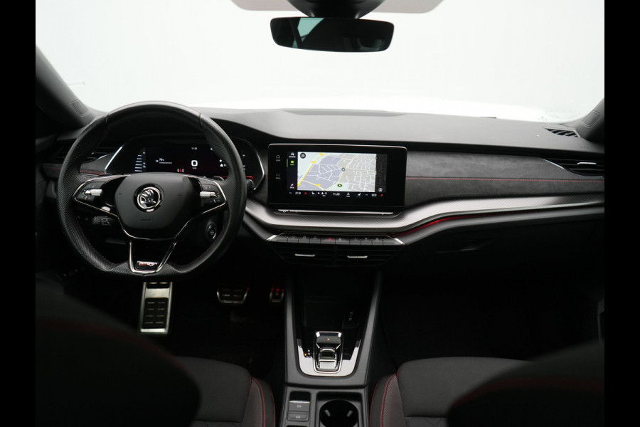Škoda Octavia Combi 1.4 TSI iV RS PHEV 245pk Dealer O.H. | Panodak | Adaptive Cruise | Camera | Sportstoelen Verwarmd | Sfeerverlichting | Apple Carplay | Crystal LED | Keyless | Navigatie | DAB | Virtual Cockpit | 19"L.M | Plug In Hybrid |