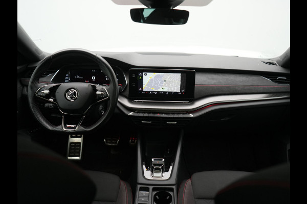 Škoda Octavia Combi 1.4 TSI iV RS PHEV 245pk Dealer O.H. | Panodak | Adaptive Cruise | Camera | Sportstoelen Verwarmd | Sfeerverlichting | Apple Carplay | Crystal LED | Keyless | Navigatie | DAB | Virtual Cockpit | 19"L.M | Plug In Hybrid |