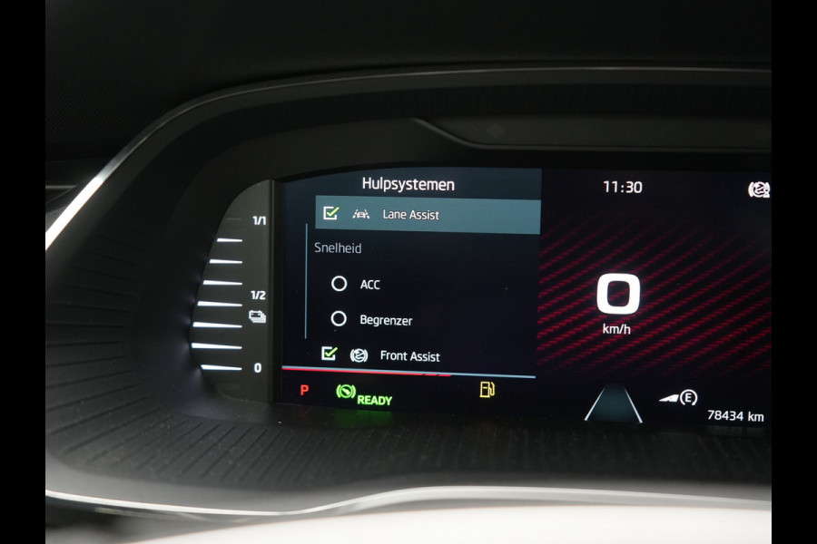 Škoda Octavia Combi 1.4 TSI iV RS PHEV 245pk Dealer O.H. | Panodak | Adaptive Cruise | Camera | Sportstoelen Verwarmd | Sfeerverlichting | Apple Carplay | Crystal LED | Keyless | Navigatie | DAB | Virtual Cockpit | 19"L.M | Plug In Hybrid |