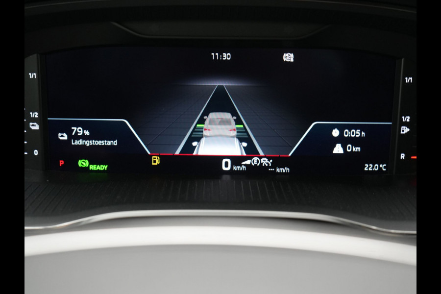 Škoda Octavia Combi 1.4 TSI iV RS PHEV 245pk Dealer O.H. | Panodak | Adaptive Cruise | Camera | Sportstoelen Verwarmd | Sfeerverlichting | Apple Carplay | Crystal LED | Keyless | Navigatie | DAB | Virtual Cockpit | 19"L.M | Plug In Hybrid |