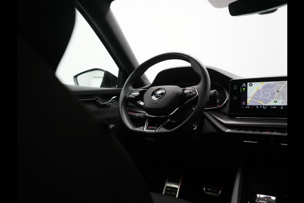 Škoda Octavia Combi 1.4 TSI iV RS PHEV 245pk Dealer O.H. | Panodak | Adaptive Cruise | Camera | Sportstoelen Verwarmd | Sfeerverlichting | Apple Carplay | Crystal LED | Keyless | Navigatie | DAB | Virtual Cockpit | 19"L.M | Plug In Hybrid |