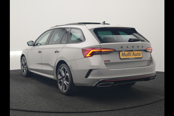 Škoda Octavia Combi 1.4 TSI iV RS PHEV 245pk Dealer O.H. | Panodak | Adaptive Cruise | Camera | Sportstoelen Verwarmd | Sfeerverlichting | Apple Carplay | Crystal LED | Keyless | Navigatie | DAB | Virtual Cockpit | 19"L.M | Plug In Hybrid |