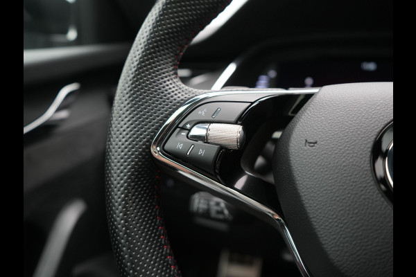 Škoda Octavia Combi 1.4 TSI iV RS PHEV 245pk Dealer O.H. | Panodak | Adaptive Cruise | Camera | Sportstoelen Verwarmd | Sfeerverlichting | Apple Carplay | Crystal LED | Keyless | Navigatie | DAB | Virtual Cockpit | 19"L.M | Plug In Hybrid |