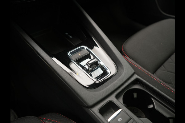 Škoda Octavia Combi 1.4 TSI iV RS PHEV 245pk Dealer O.H. | Panodak | Adaptive Cruise | Camera | Sportstoelen Verwarmd | Sfeerverlichting | Apple Carplay | Crystal LED | Keyless | Navigatie | DAB | Virtual Cockpit | 19"L.M | Plug In Hybrid |