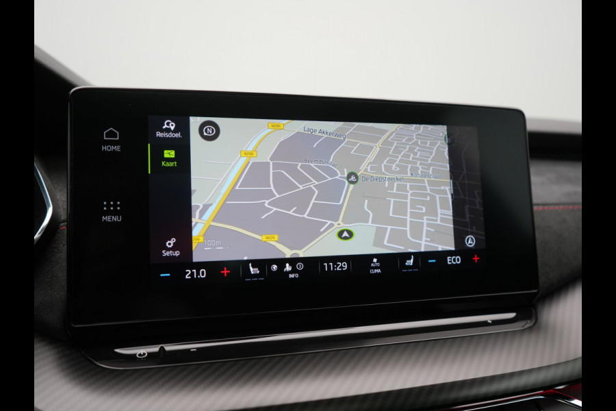 Škoda Octavia Combi 1.4 TSI iV RS PHEV 245pk Dealer O.H. | Panodak | Adaptive Cruise | Camera | Sportstoelen Verwarmd | Sfeerverlichting | Apple Carplay | Crystal LED | Keyless | Navigatie | DAB | Virtual Cockpit | 19"L.M | Plug In Hybrid |