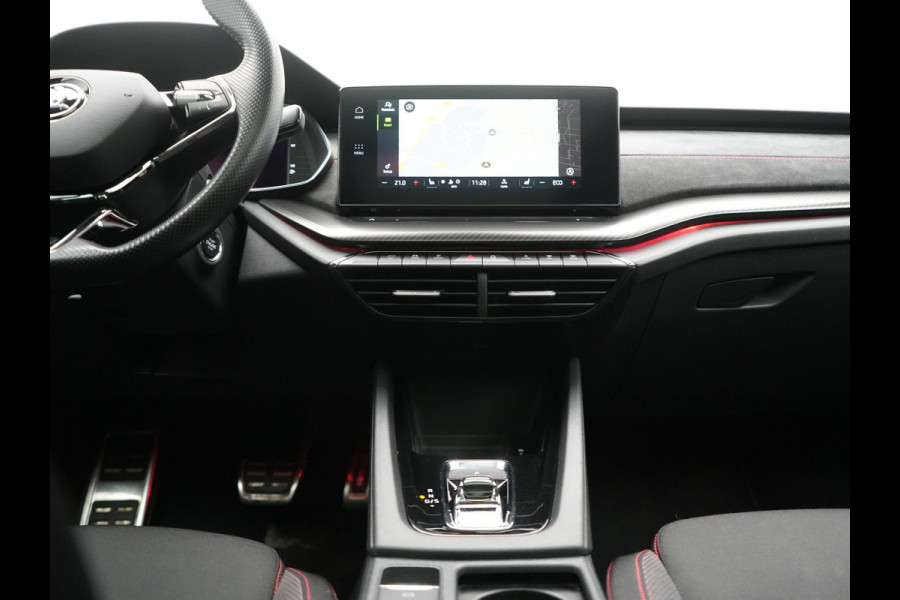 Škoda Octavia Combi 1.4 TSI iV RS PHEV 245pk Dealer O.H. | Panodak | Adaptive Cruise | Camera | Sportstoelen Verwarmd | Sfeerverlichting | Apple Carplay | Crystal LED | Keyless | Navigatie | DAB | Virtual Cockpit | 19"L.M | Plug In Hybrid |