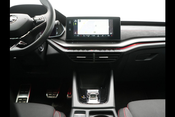 Škoda Octavia Combi 1.4 TSI iV RS PHEV 245pk Dealer O.H. | Panodak | Adaptive Cruise | Camera | Sportstoelen Verwarmd | Sfeerverlichting | Apple Carplay | Crystal LED | Keyless | Navigatie | DAB | Virtual Cockpit | 19"L.M | Plug In Hybrid |