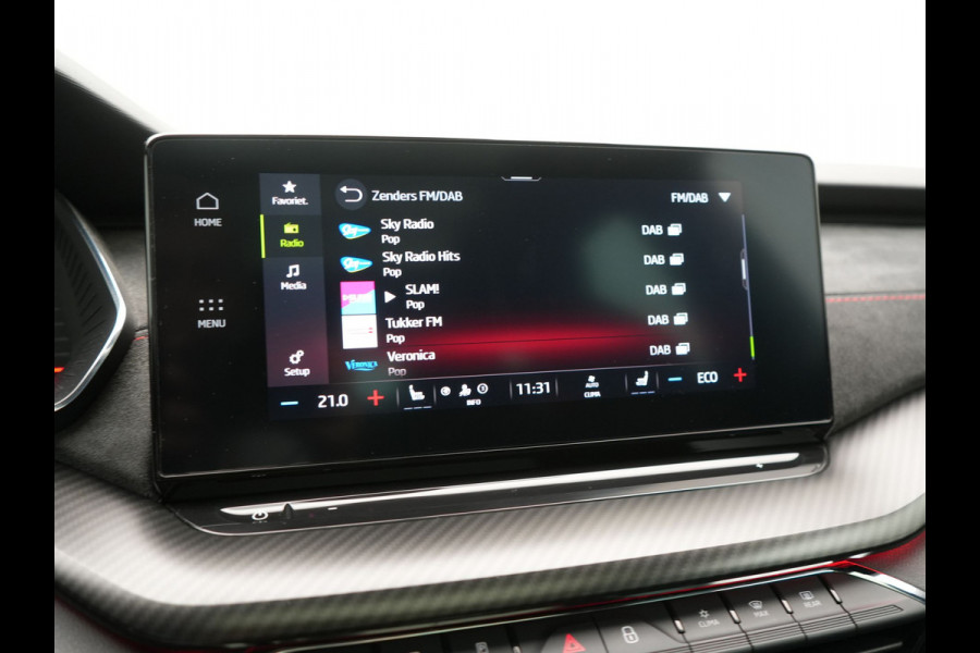 Škoda Octavia Combi 1.4 TSI iV RS PHEV 245pk Dealer O.H. | Panodak | Adaptive Cruise | Camera | Sportstoelen Verwarmd | Sfeerverlichting | Apple Carplay | Crystal LED | Keyless | Navigatie | DAB | Virtual Cockpit | 19"L.M | Plug In Hybrid |